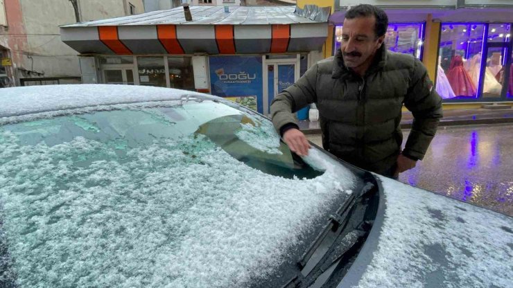 Sarıkamış’a mevsimin ilk karı yağdı