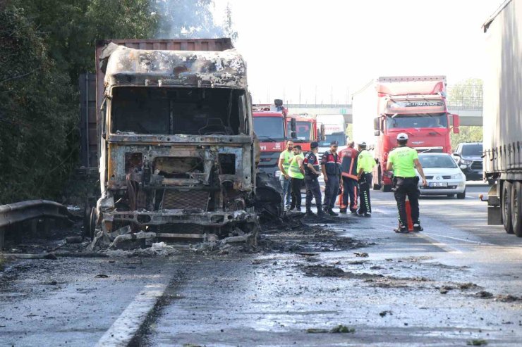 Kazada alev topuna dönen tırda ağır yaralanan sürücü 15 gün sonra hayatını kaybetti