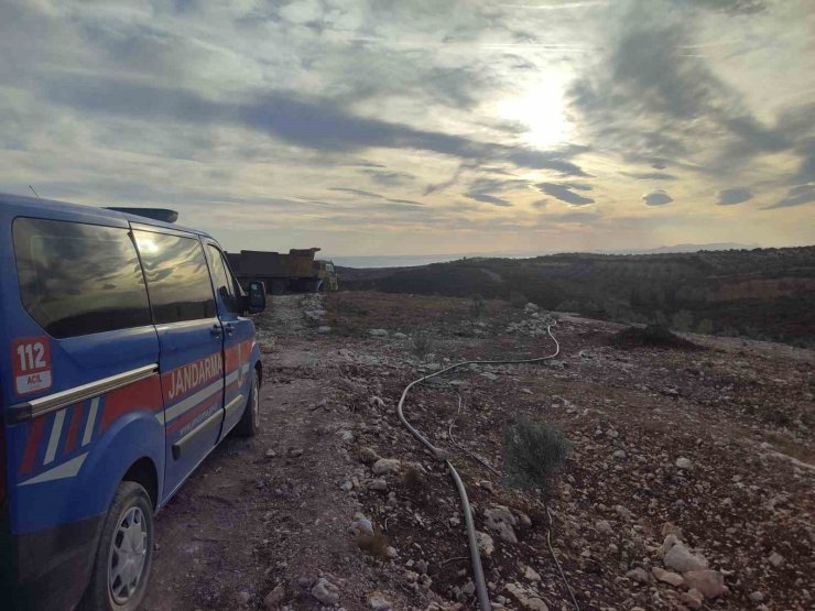 Hazine arazisinde izinsiz yer açan şahıslar jandarmaya takıldı