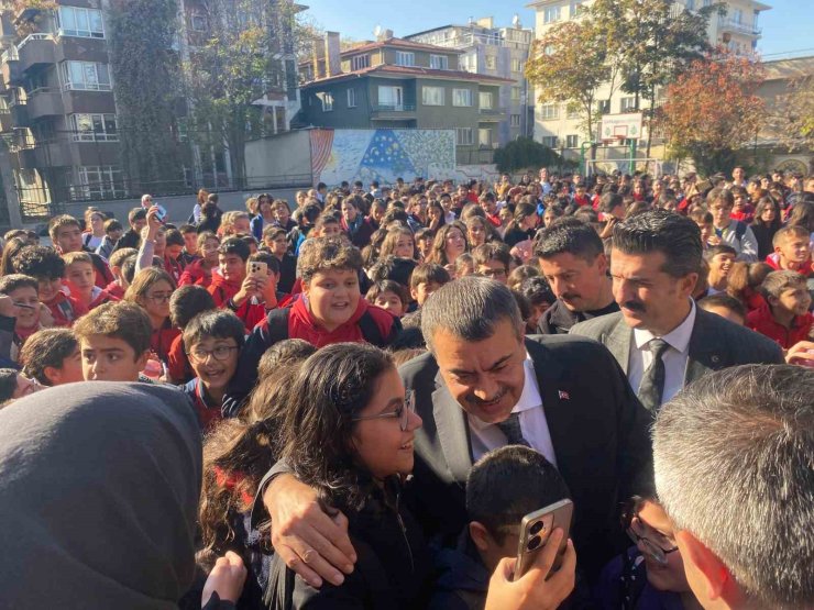 Bakan Tekin: “20 yıllık bir öğretmeni test sınavına almak olmaz”