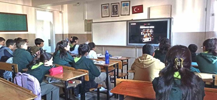 Malatya’da "Dersimiz Cumhuriyete Doğru" filmi öğrencilere gösterildi