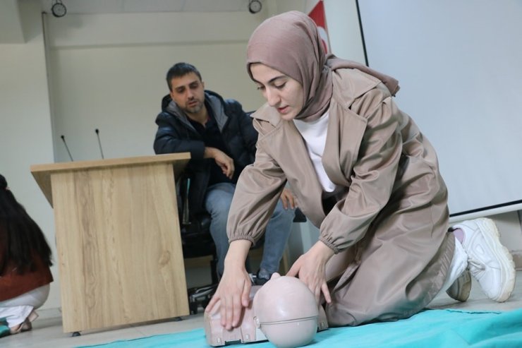 Cizre’de öğretmenlere ilk yardım eğitimi verildi