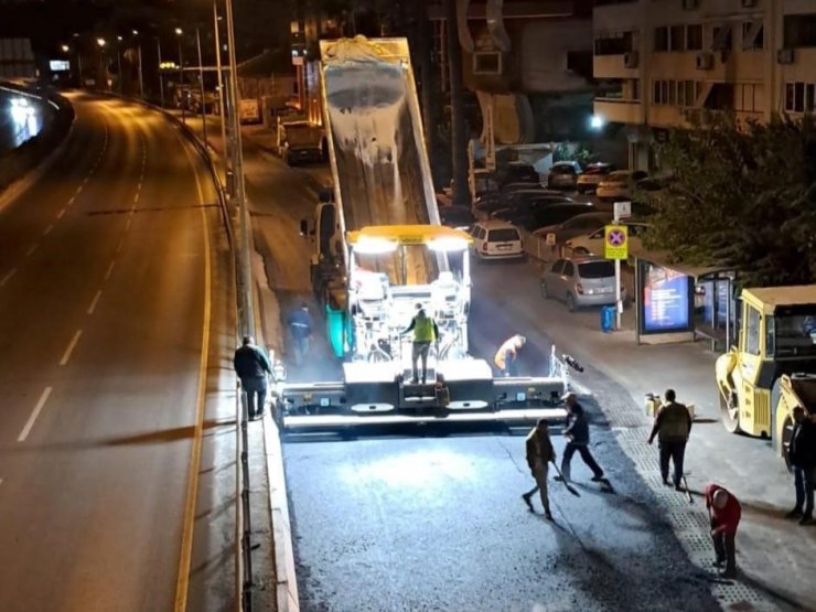 Bayraklı’da yol ve köprü yenileme çalışmaları sürüyor