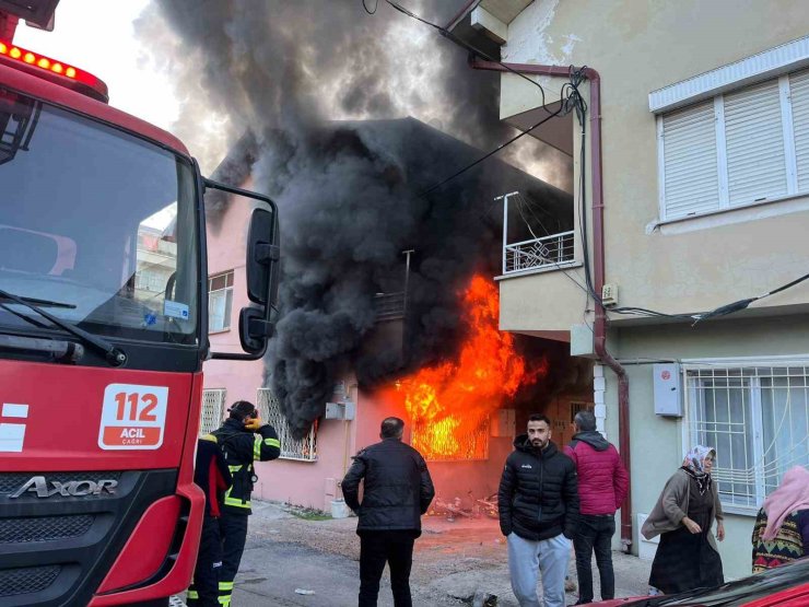 Tokat’ta yangında evde uyuyan baba ve 3 yaşındaki oğlu dumandan etkilendi