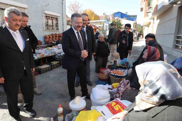 Vali Aksoy, semt pazarını ziyaret etti