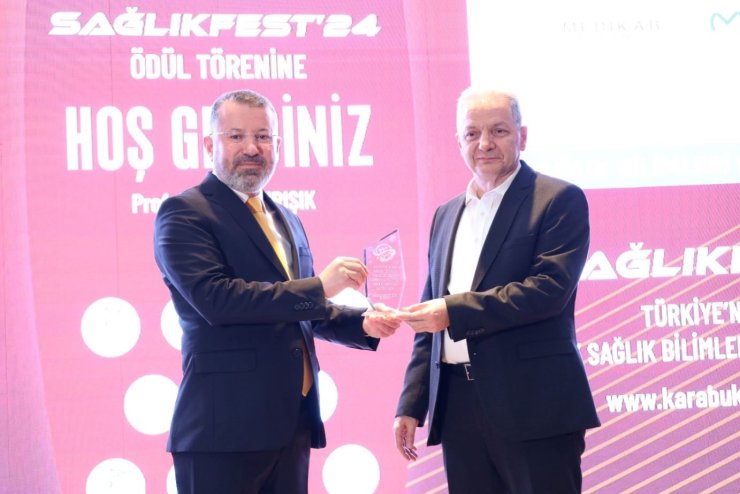 Sağlık Bilimleri Festivaline destek veren Medikar Hastanesi’ne plaket