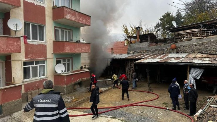 Isparta’da odunlukta çıkan yangın söndürüldü