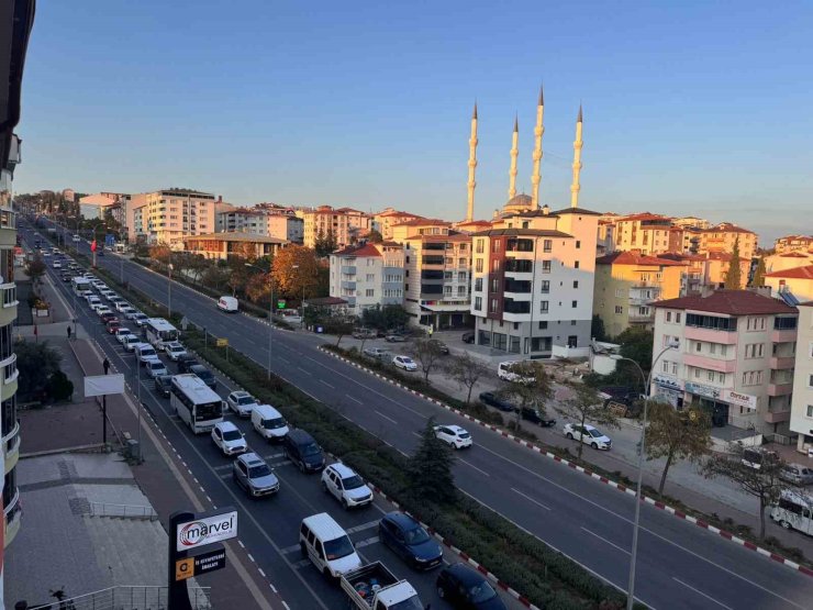 Bilecik araç trafiğinden yaşanmaz bir şehir haline geldi