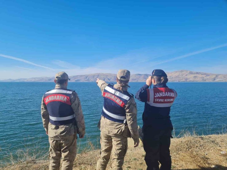 Elazığ’da ot yangınını jandarma ekipleri söndürdü