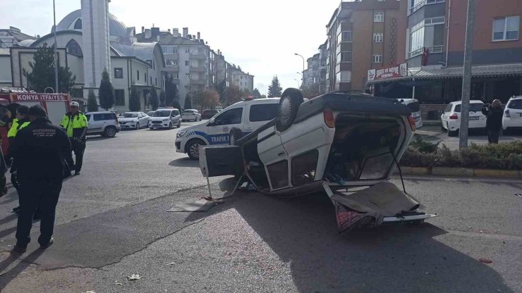 Takla atan otomobildeki dede torun yaralandı