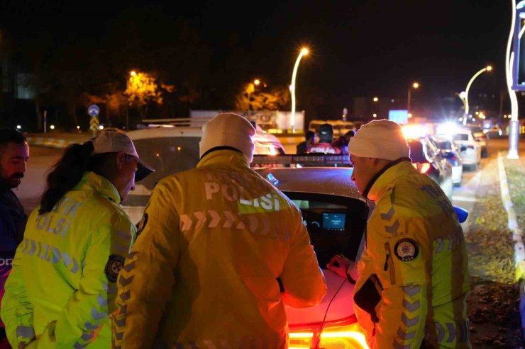 Edirne’de trafik polisleri 17 ekiple uygulama yaptı