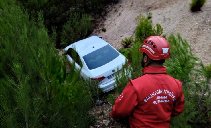 Balıkesir’de otomobil şarampole uçtu: 1 yaralı