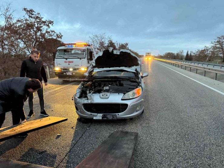 İki otomobilin çarpıştığı kazada 2 kişi yaralandı