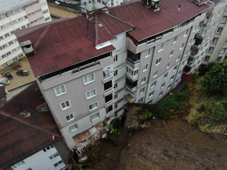 Rize’nin Çayeli ilçesinde heyelanın yaşandığı alan havadan görüntülendi