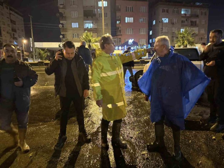 Başkan Tetik, yağmurdan etkilenen mahallelerde incelemelerde bulundu