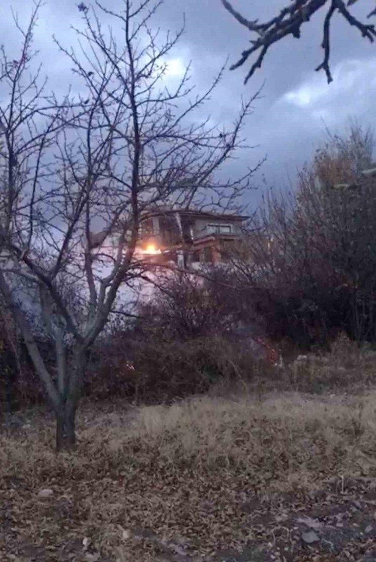 Meyve ağaçları tutuştu, yangının evlere sıçramasını ekipler önledi