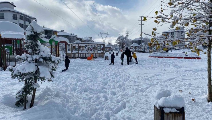 Bolu’da kar kalınlığı 30 santimetreye ulaştı