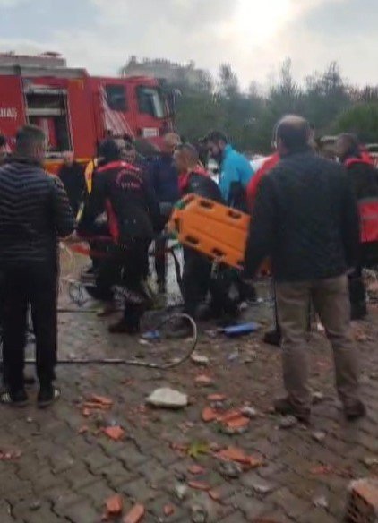 Kahramanmaraş’ta okulda duvarın çökmesi ile yaralananlar böyle kurtarıldı