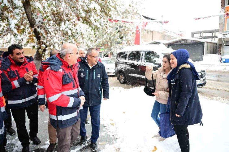 Malatya Büyükşehir Belediyesi’nin karla mücadele çalışmaları sürüyor