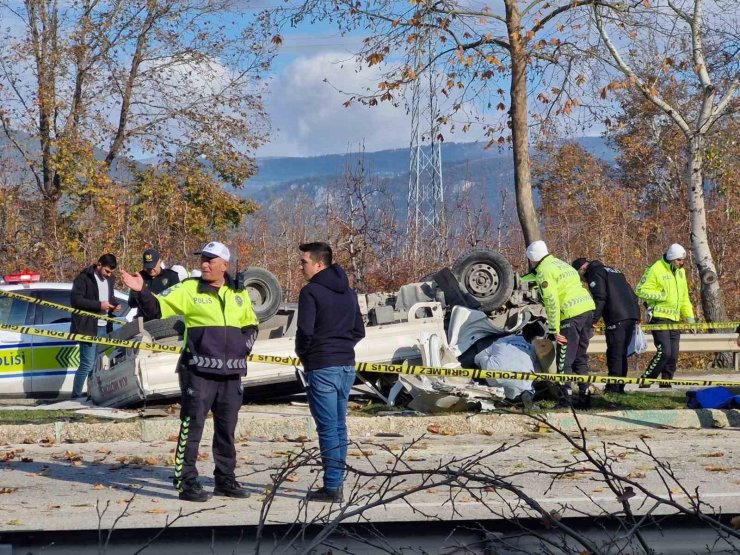 Takla atan kamyonette 2 kişi hayatını kaybetti