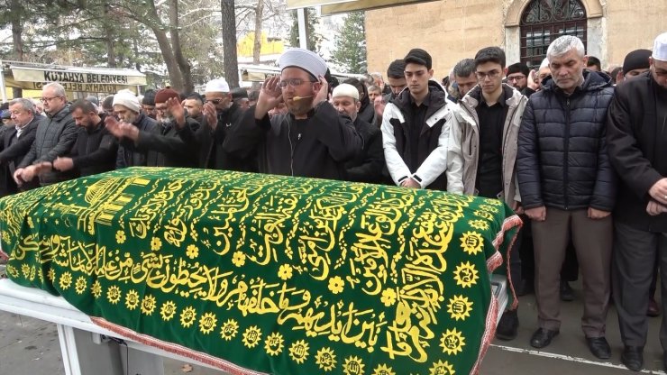 Hollanda’da cansız bedenine ulaşılan imam Fatih Eryılmaz, memleketi Kütahya’da toprağa verildi