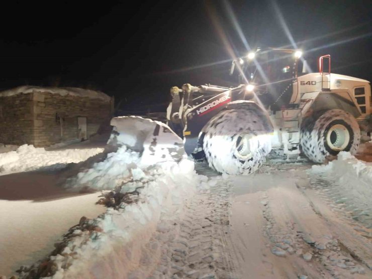 Büyükşehir; kırsalda 257 mahalle yolunu daha ulaşıma açtı