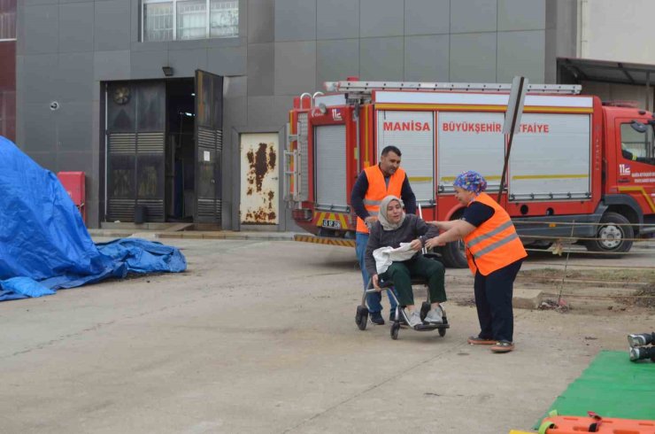 Hastanede yapılan yangın tatbikatı gerçeğini aratmadı