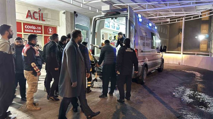 Şanlıurfa’da zincirleme kaza... Eski Milletvekili Adil Çelik’in de aralarında bulunduğu 8 kişi yaralandı