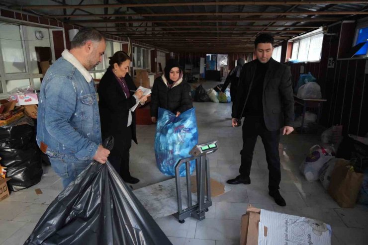 Geri dönüşümde örnek okul: 4 haftada 1 ton atık topladılar