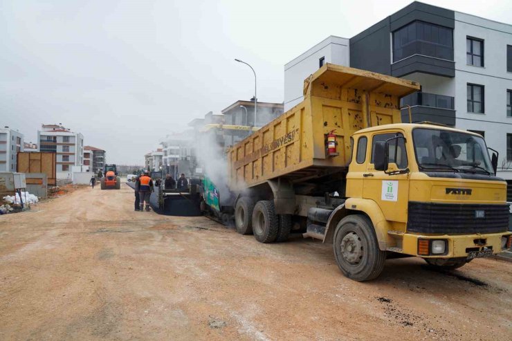 Tepebaşı’nda üstyapı çalışmaları sürüyor