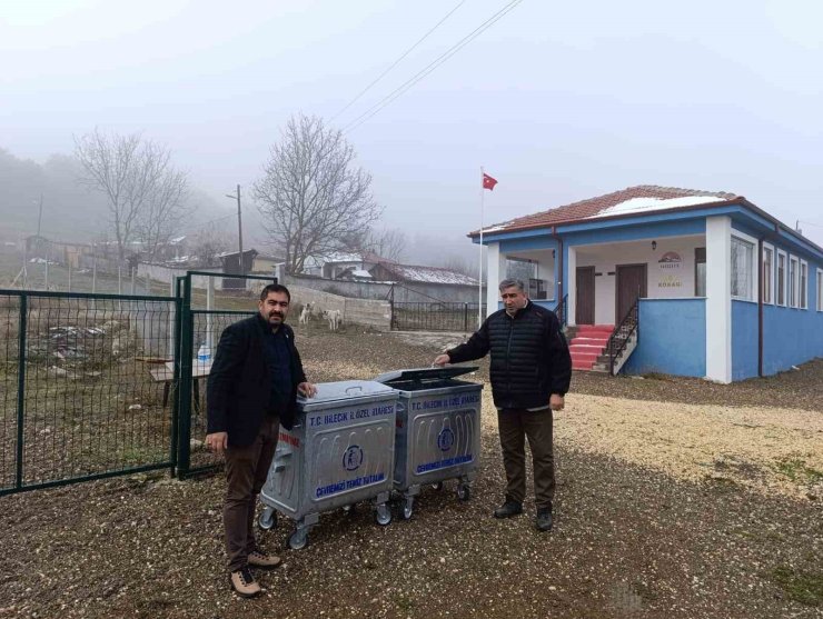 Bozüyük’te köylere çöp konteyneri dağıtıldı