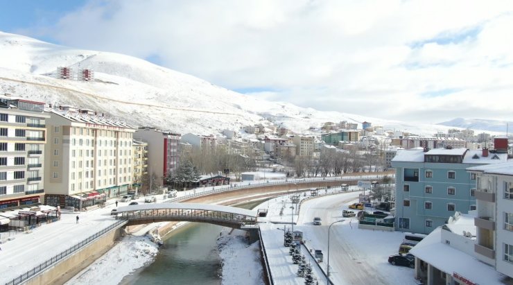 Beyaz örtüyle kaplanan Bayburt’tan kış manzaraları