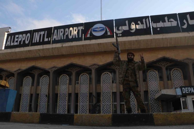 Halep’te muhaliflerin eline geçen uluslararası havalimanı görüntülendi