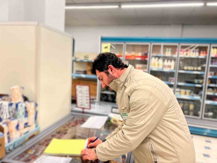 Kars’ta zincir marketler denetlendi