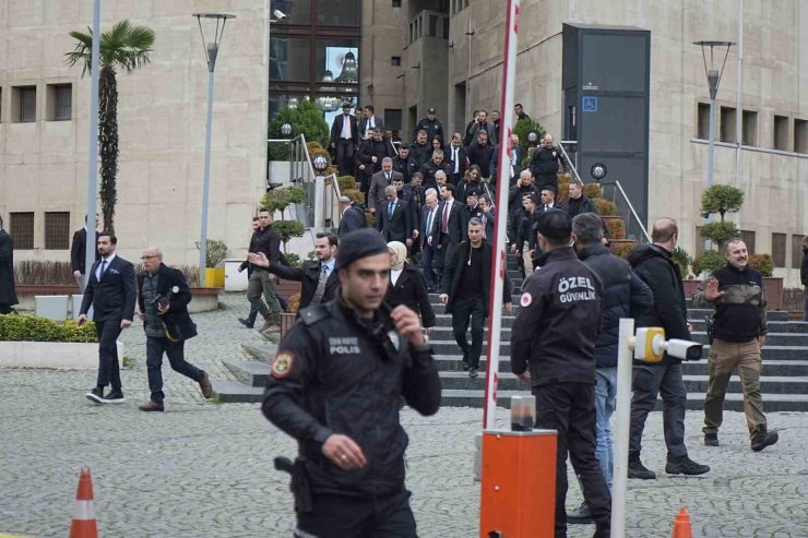 Bakan Memişoğlu adliyedeki saldırıda yaralanan askerleri ziyaret etti