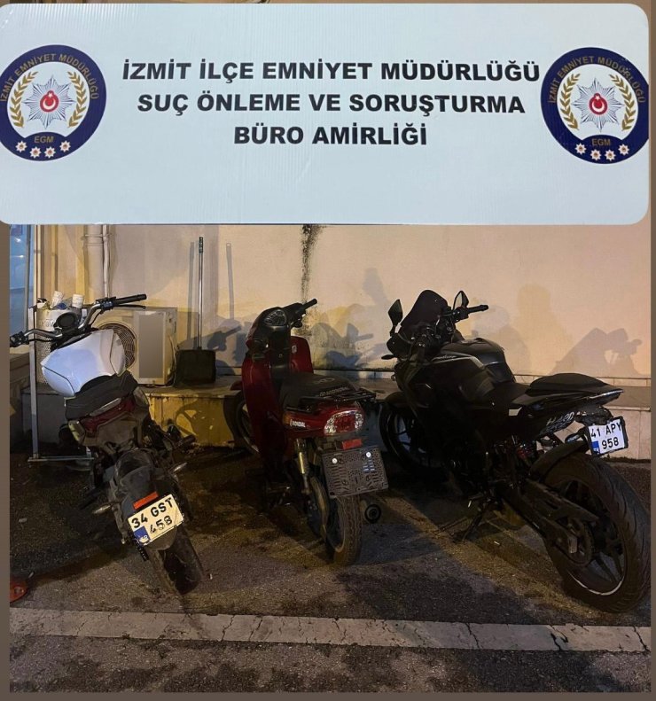 Çaldıkları motosikletlerle yakalandılar