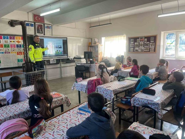 Aydın’da 62 öğrenciye trafik eğitimi verildi