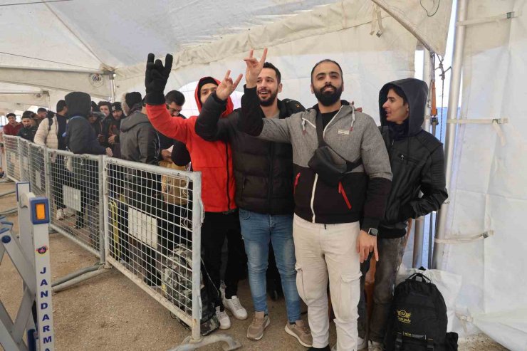 Türkiye’de 2 yıl yaşayıp ülkesine dönen İbrahim, “ Türk halkına çok teşekkür ederim"