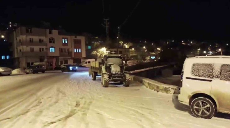 Adıyaman kent merkezine mevsimin ilk karı yağdı