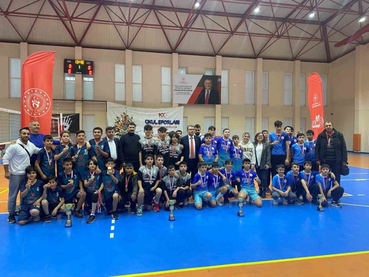 Okul Sporları Voleybol Yıldız Erkek ve Kız maçları sona erdi