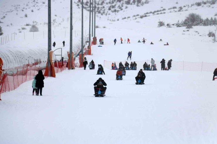 Sivas’ın Yıldız’ında kar kalınlığı 75 santimetreye ulaştı