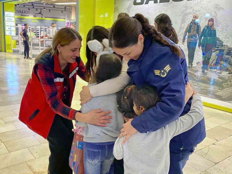 Jandarmadan Bodrum’daki koruma altında kalan çocuklarla etkinlik