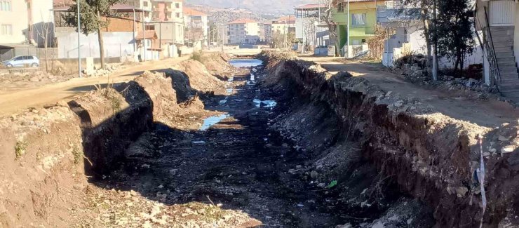 Yemişen deresinde iyileştirme çalışmaları devam ediyor