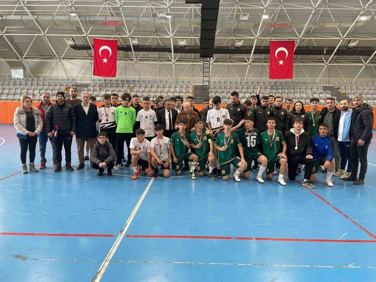 Bayburt’ta gençler futsal müsabakaları sona erdi