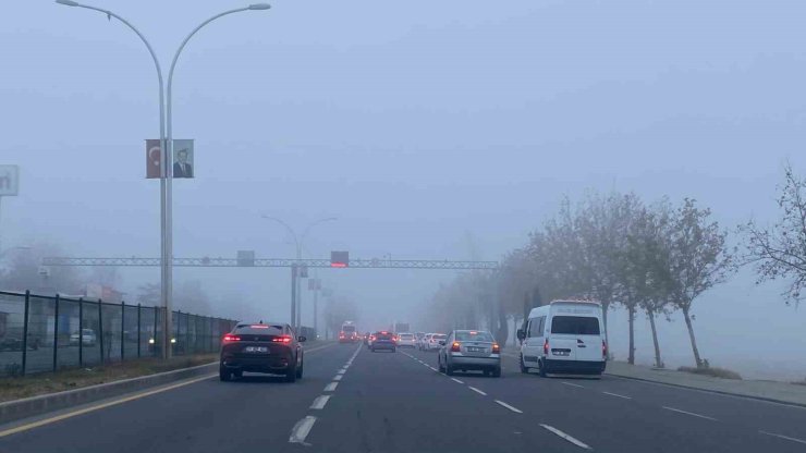 Diyarbakır’da 3 gündür yoğun sis aralıksız devam ediyor