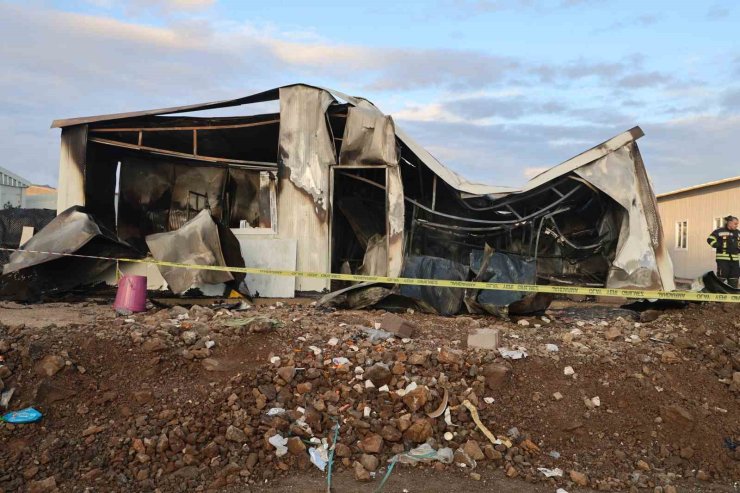 Elazığ’da konteyner yangını: 3 kişi yaralandı