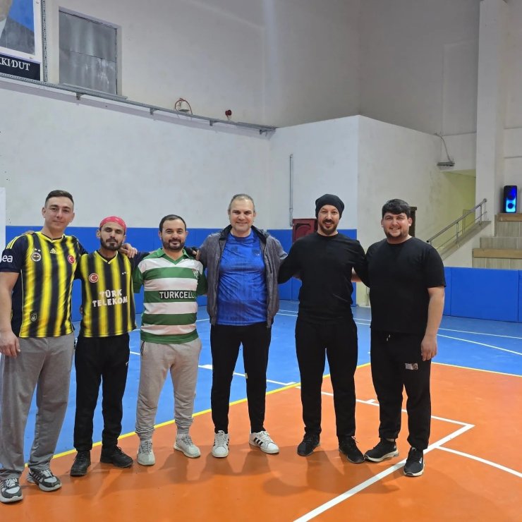 Başkan Dilsiz’den kız voleybol takımına maç öncesi motivasyon desteği