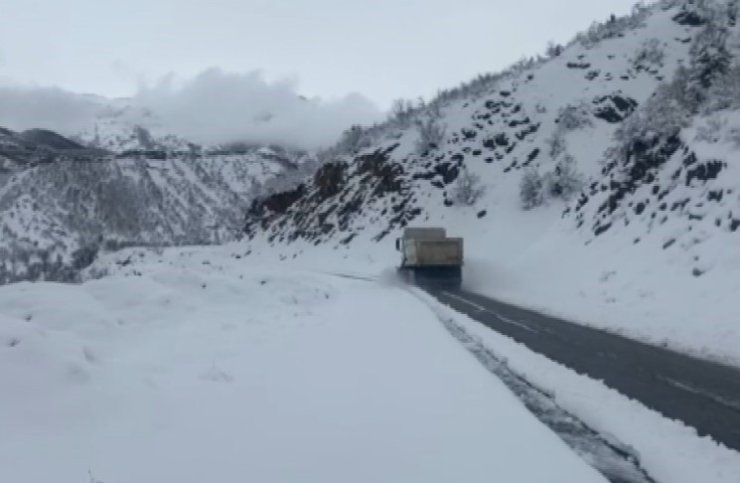 Tunceli’de kar yağışı etkisini sürdürüyor