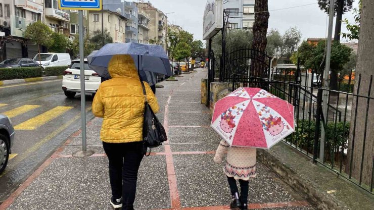 Aydın’da sağanak yağış etkili oluyor