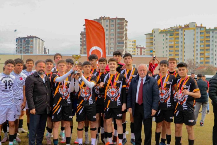 Okul Sporları Futbol Genç A Erkekler’de kupalar sahibini buldu